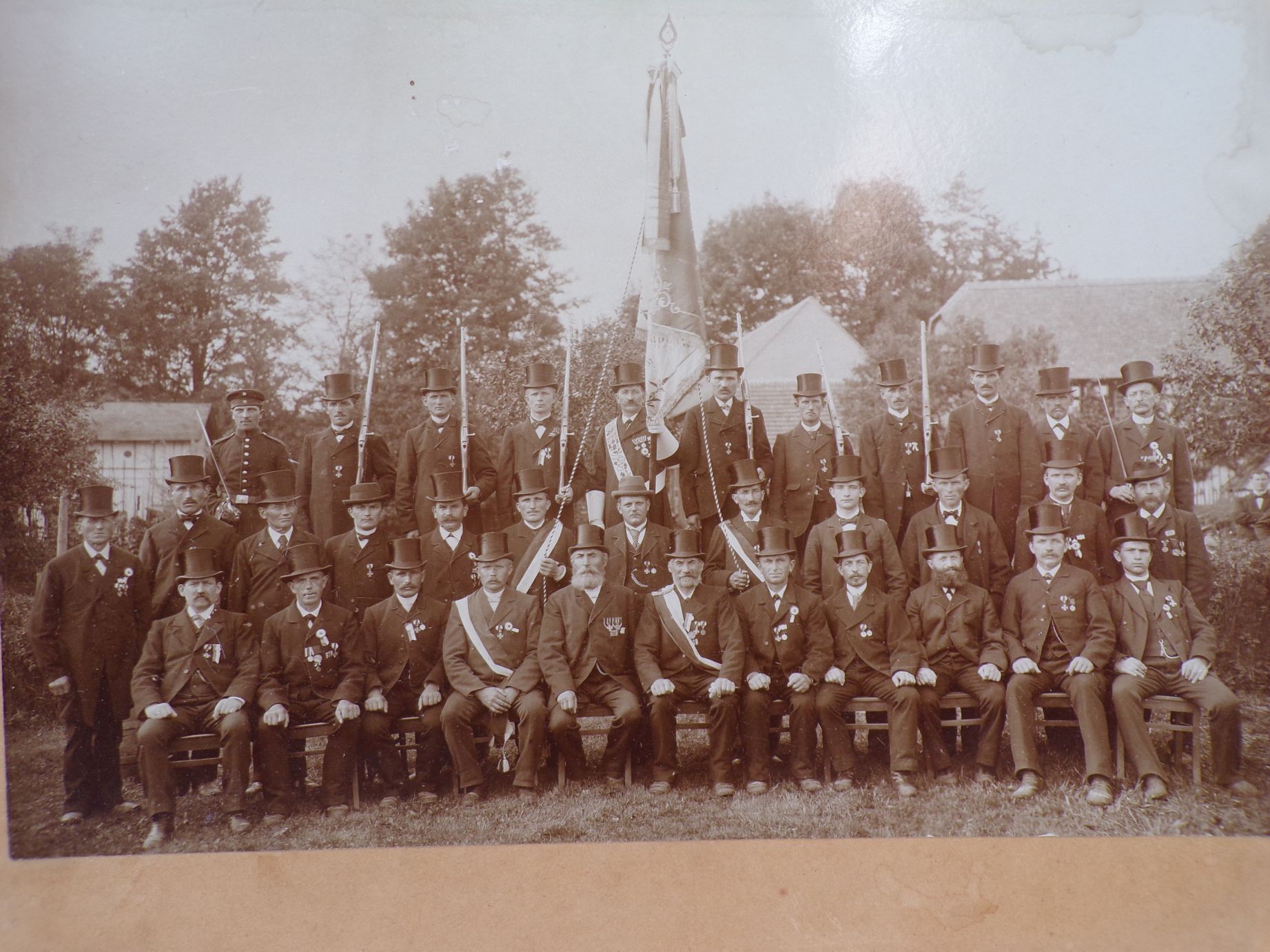 2 x Foto Straßgräbchen Militärverein 1912 1921 mit Historie 2 x Foto Straßgräbchen Militärverein 1912 1921 mit Historie