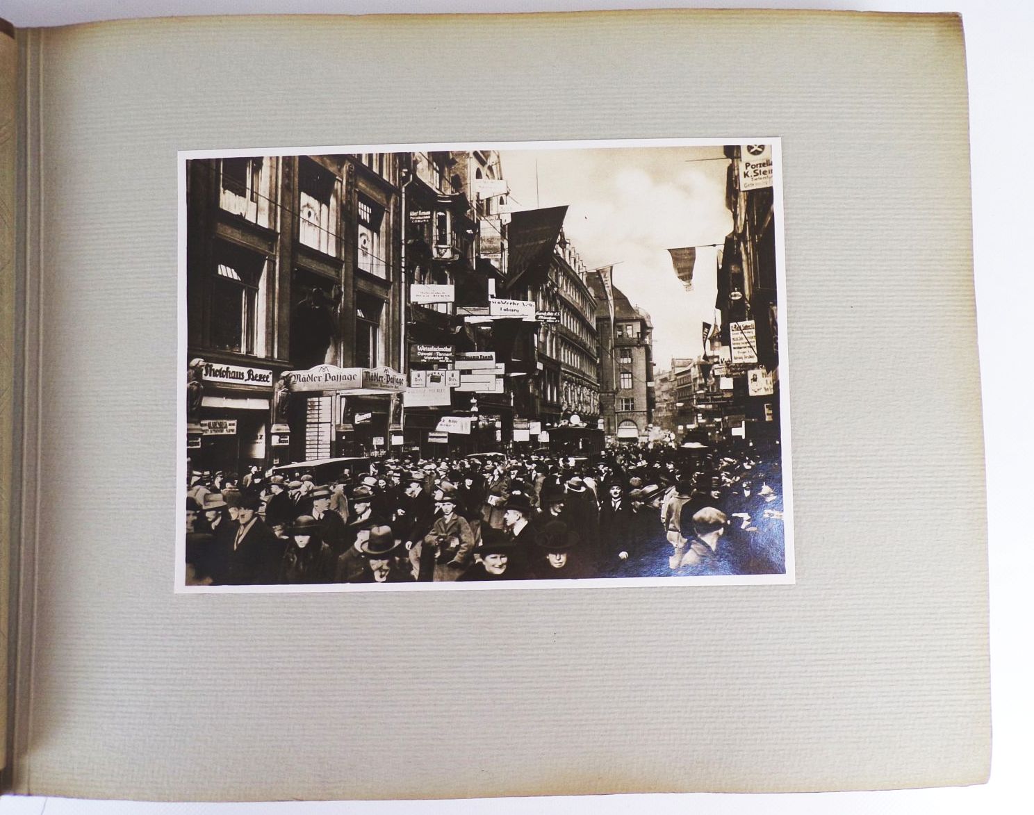 Prachtvolles Fotoalbum Leipziger Messe Ledereinband um 1930 Fotos Prachtvolles Fotoalbum Leipziger Messe Ledereinband um 1930 Fotos