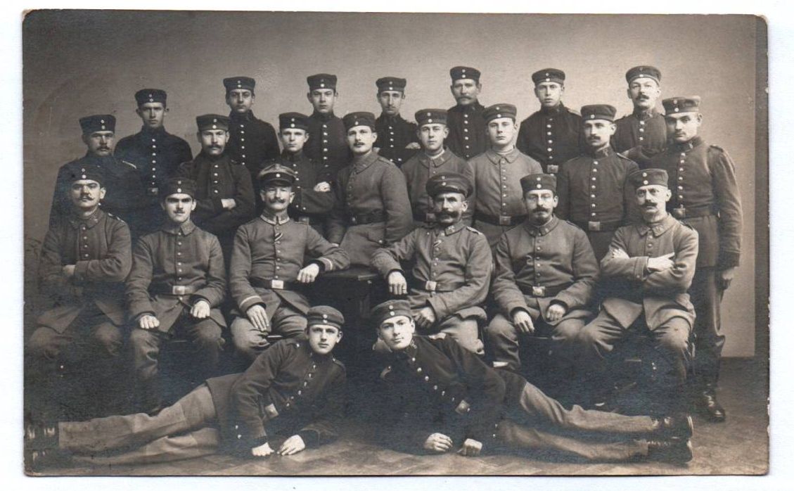 Foto Ak Döbeln Soldaten IR8 Feldpost 1917