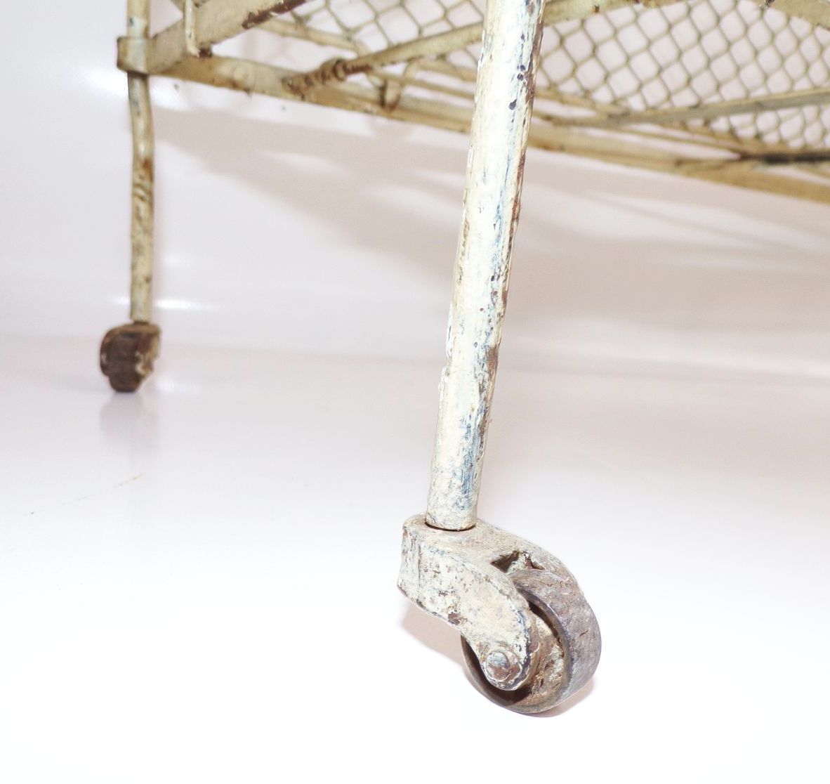 Altes Puppenbett Metall Shabby Vintage Deko Bett Antik