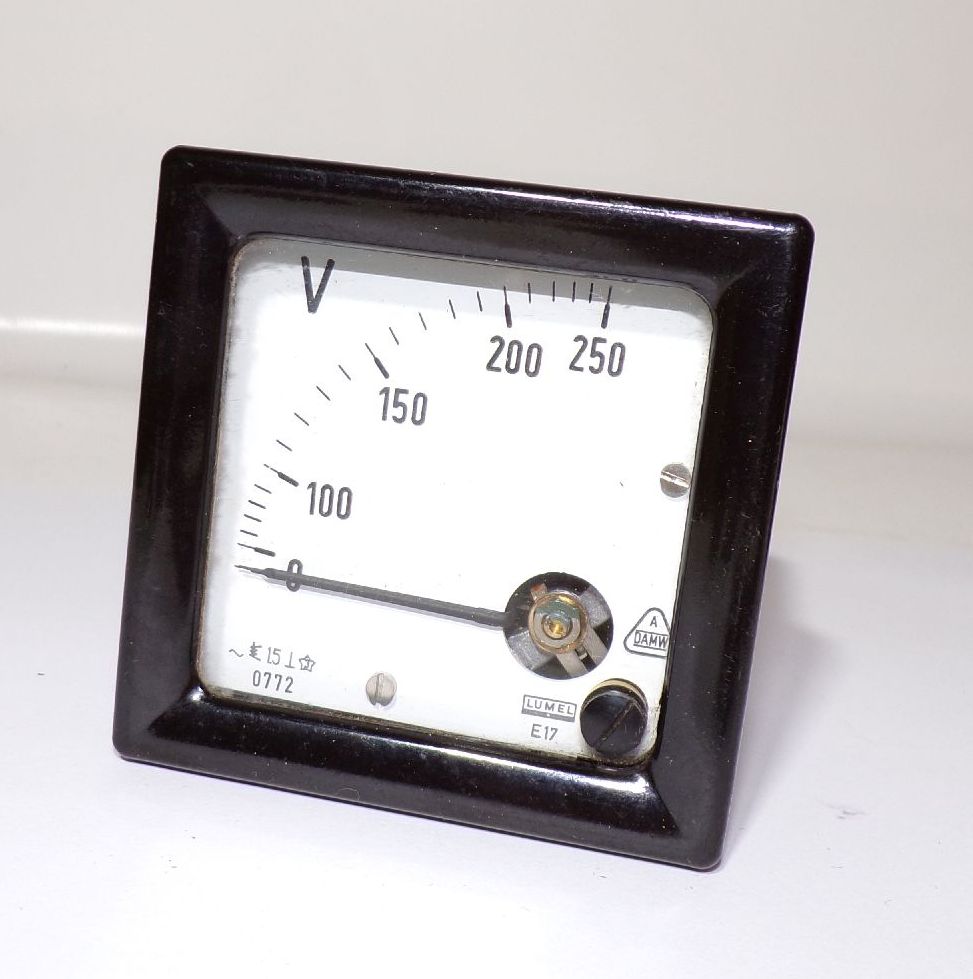 Altes Voltmeter 0 bis 250 Schalttafel 1 von 3 Meßgerät 