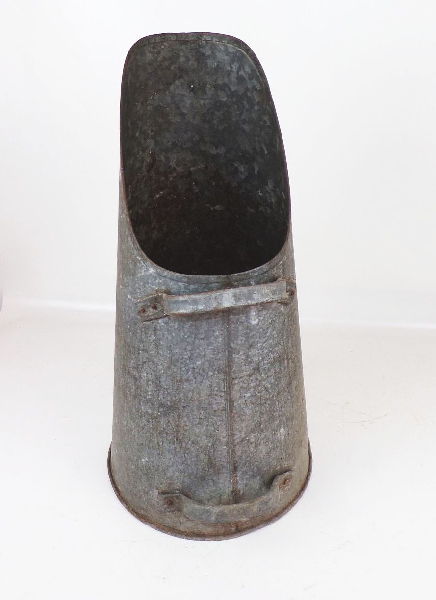 Alte Kohlenschütte Kohlen Behälter Briketteimer Zink Deko Kohlenschippe