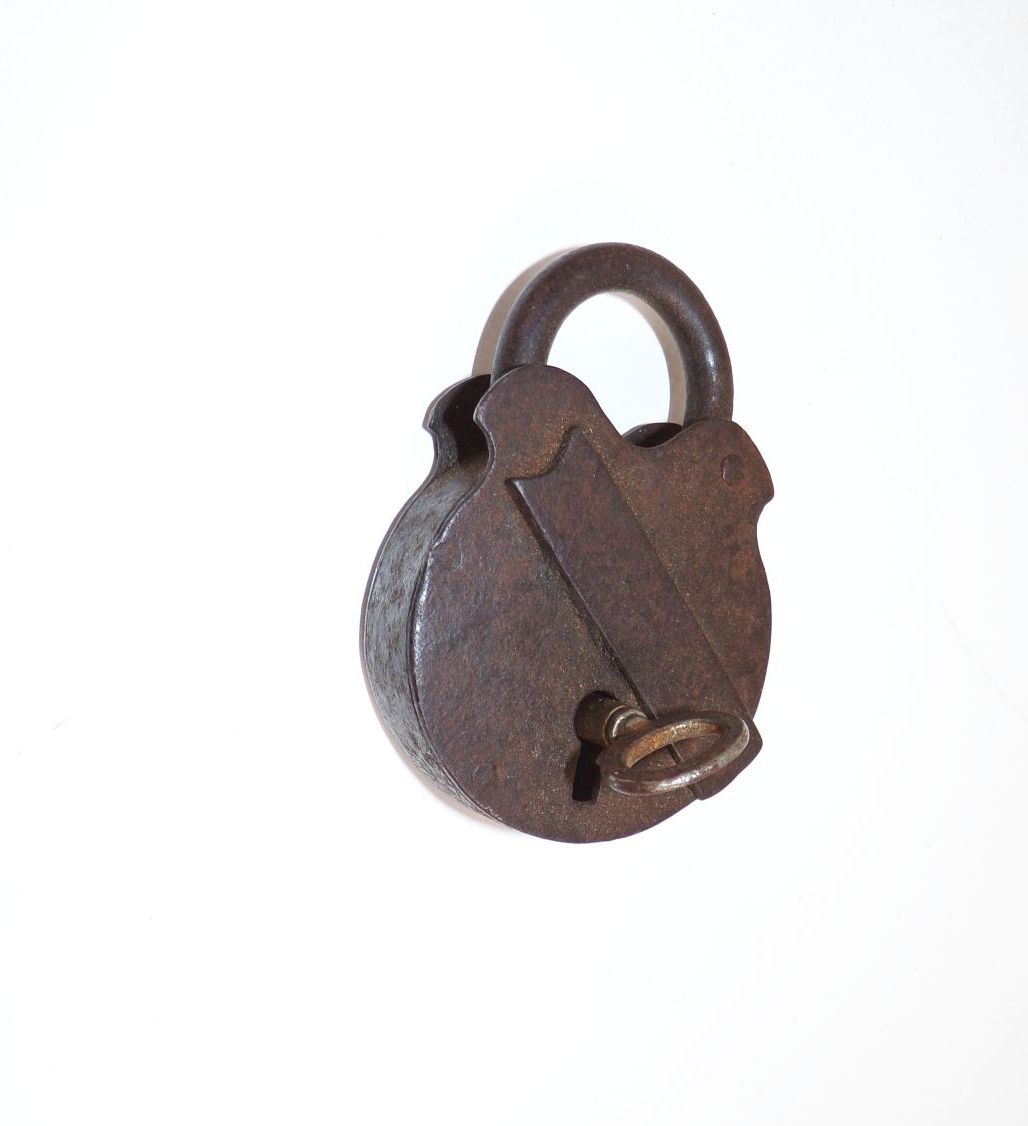 Altes Vorhängeschloss mit Schlüssel Loft Vintage Altes Vorhängeschloss mit Schlüssel Loft Vintage