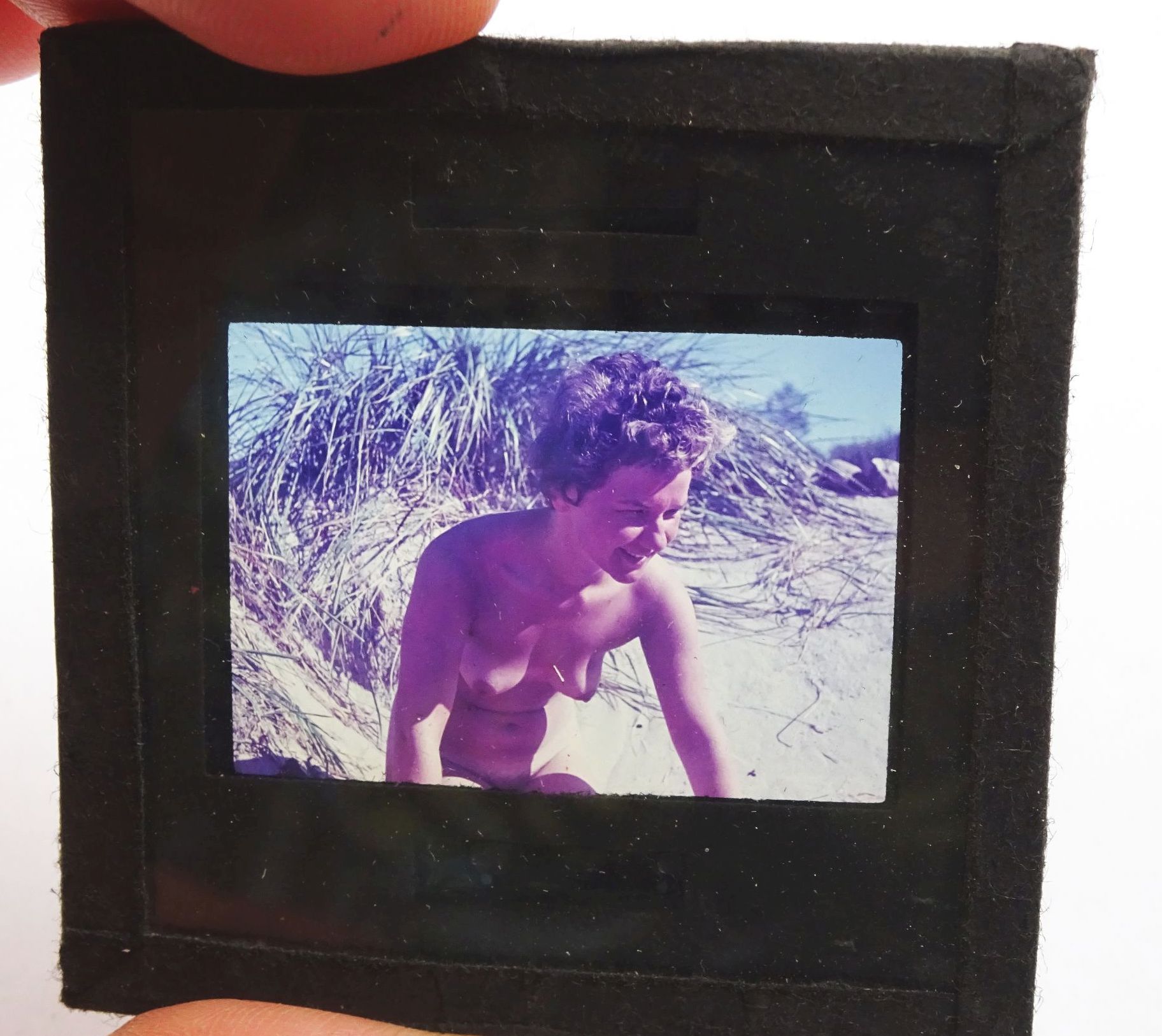 Farbdia nackte Frau DDR Strand 1950er Akt Freikörperkultur Dia Fotografie Farbdia nackte Frau DDR Strand 1950er Akt Freikörperkultur Dia Fotografie