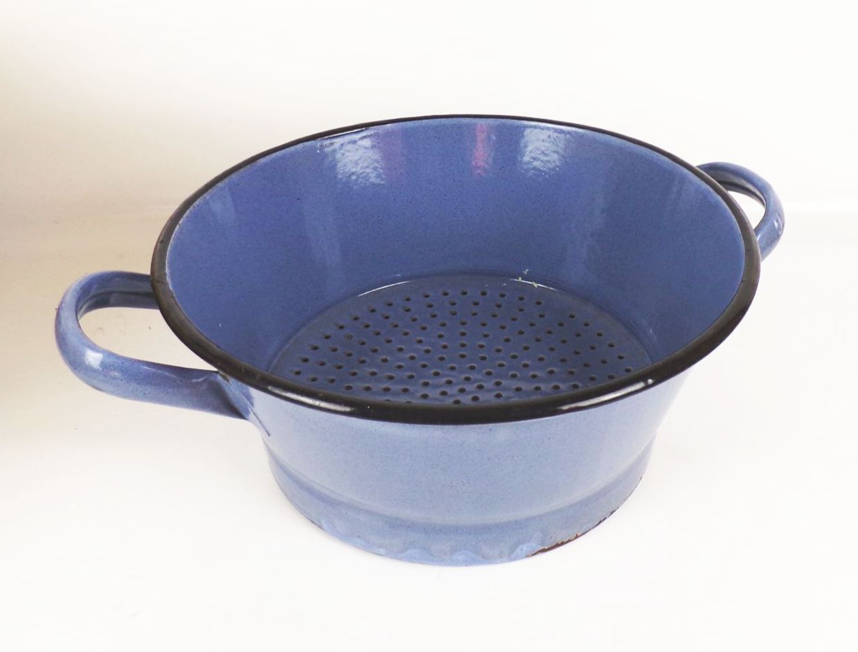 Altes Email Sieb Abtropfsieb Nudelsieb Pflanzgefäß Emaille Gartendeko Altes Email Sieb Abtropfsieb Nudelsieb Pflanzgefäß Emaille Gartendeko