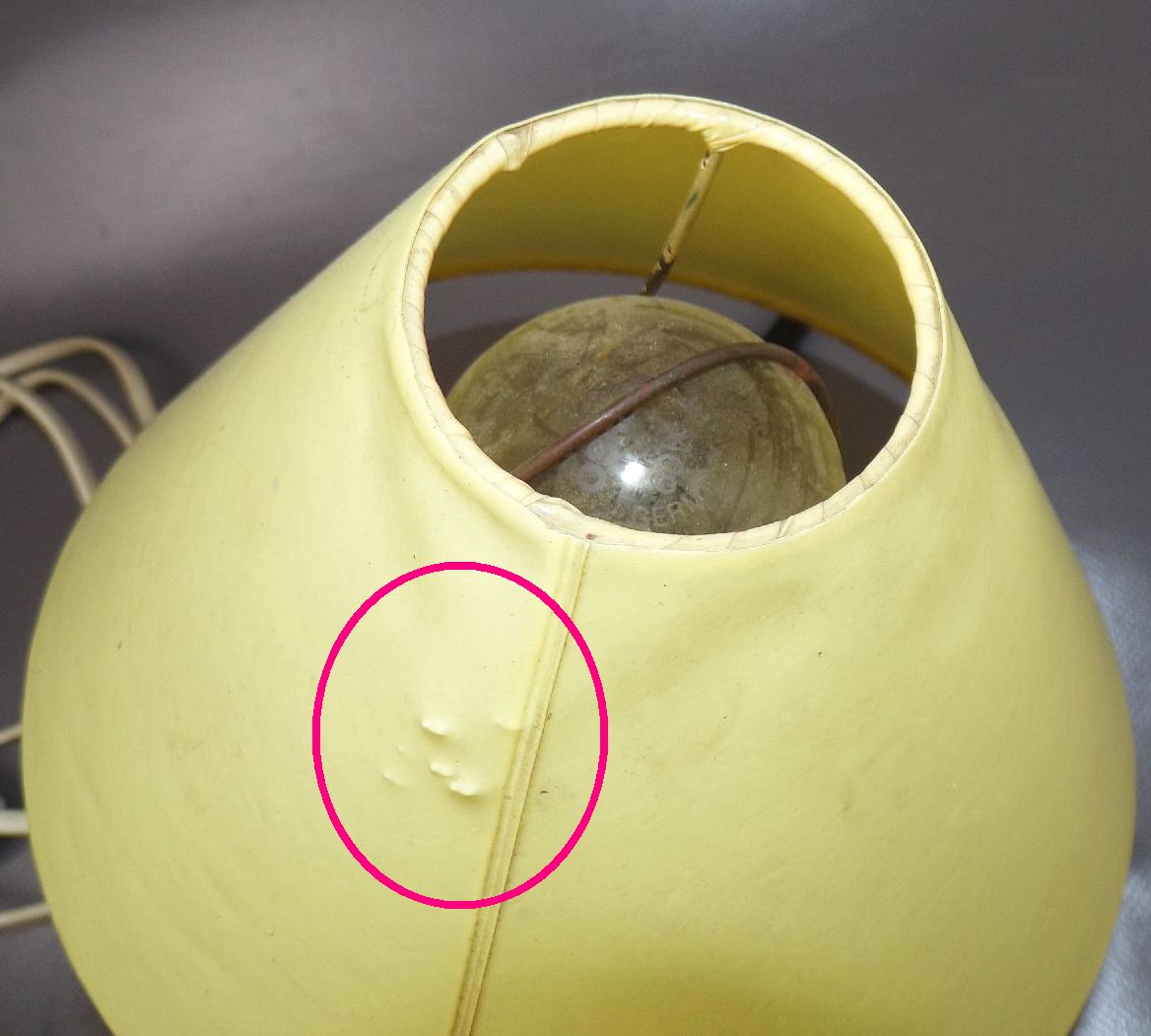 Alte Tischleuchte Dreibein E27 Gelb Vintage Retro Tütenlampe