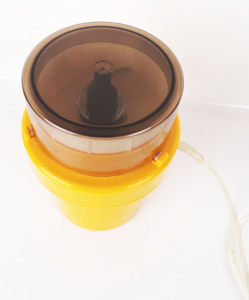 Multiboy DDR Zerkleinerer Küchenhelfer Küchengerät Gelb Multiboy DDR Zerkleinerer Küchenhelfer Küchengerät Gelb