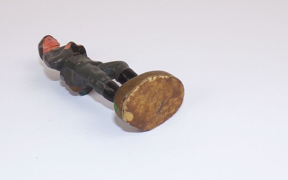 Alter Soldat mit Fernglas Feldstecher NVA Massefigur PGH Effelder