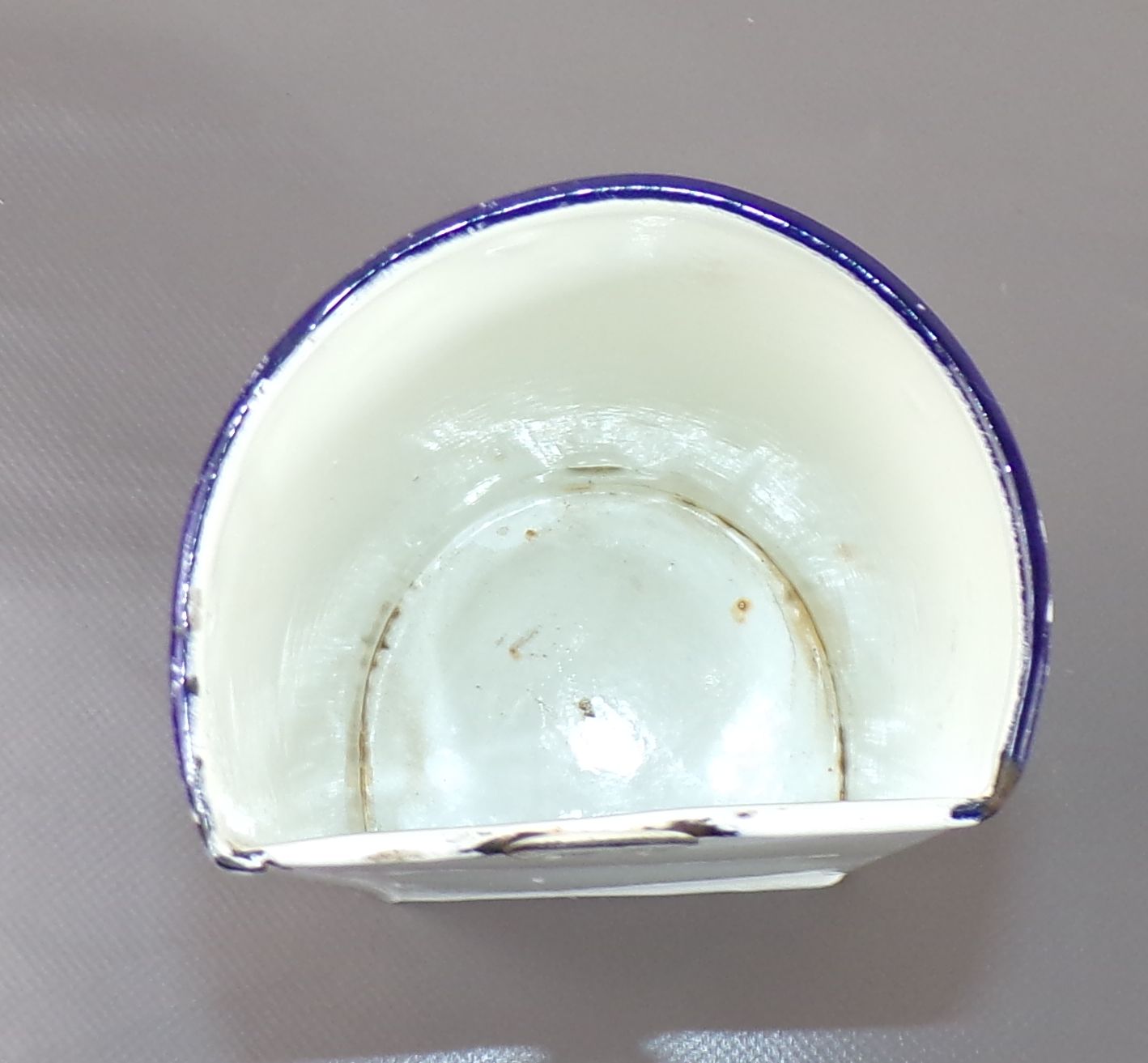 Alter Email Gefäß Weiss Blau Einlauf Behälter shabby Pflanzgefäß 