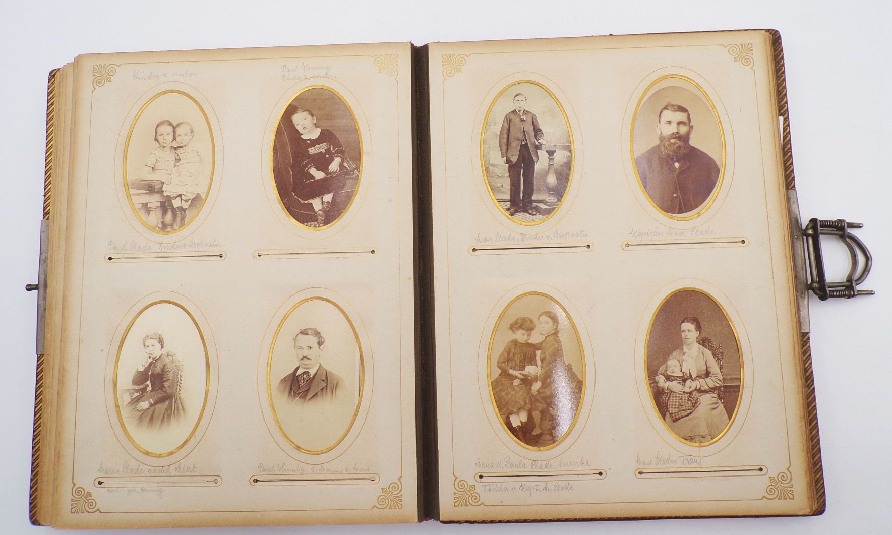 Altes Fotoalbum mit CDV Fotos und Kabinettfotos um 1900 Ledereinband