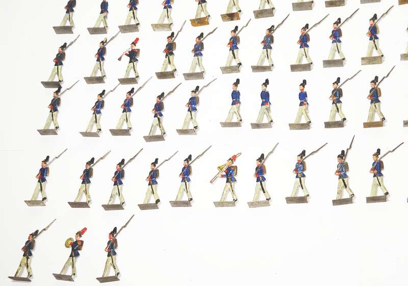 Alte Zinnfiguren Soldaten wohl FAR 12 Zinnsoldaten Marschierer