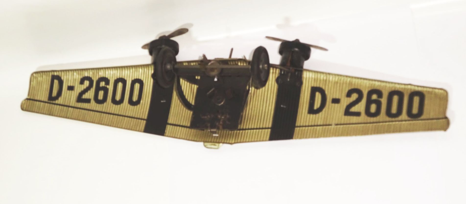 Konvolut Blechspielzeug Flugzeug Sanitäter Auto Mimikri 1930er 