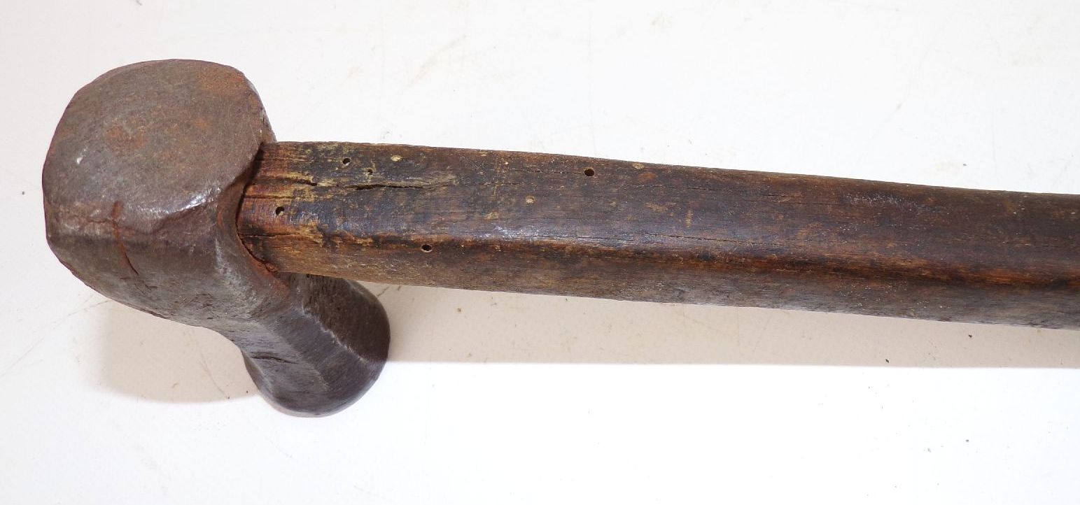 Alter Ziselierhammer Holzgriff handgeschmiedeter Hammer