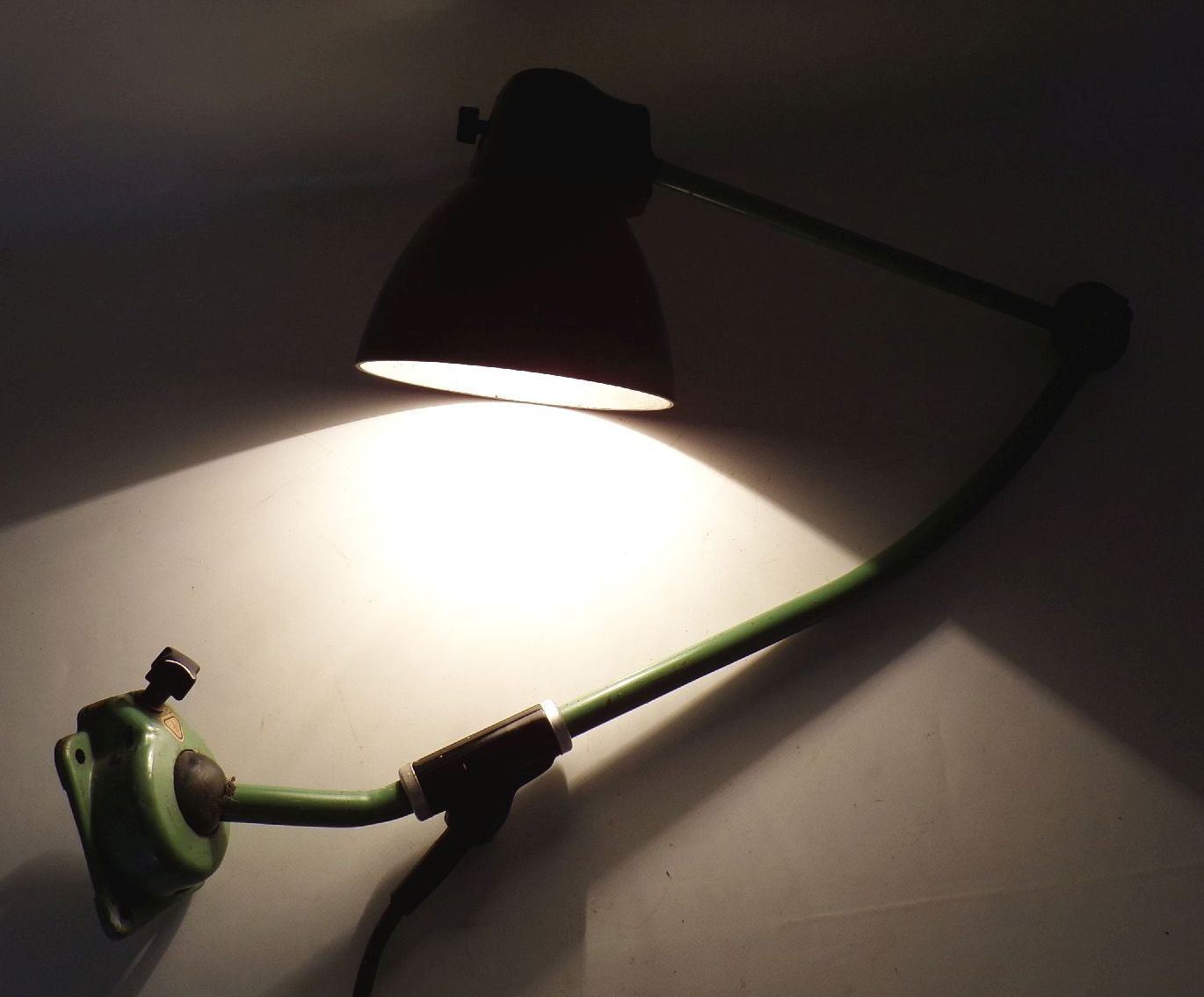 LBL Gelenklampe DDR Werkstattlampe Bauhaus Bakelit Schreibtischlampe