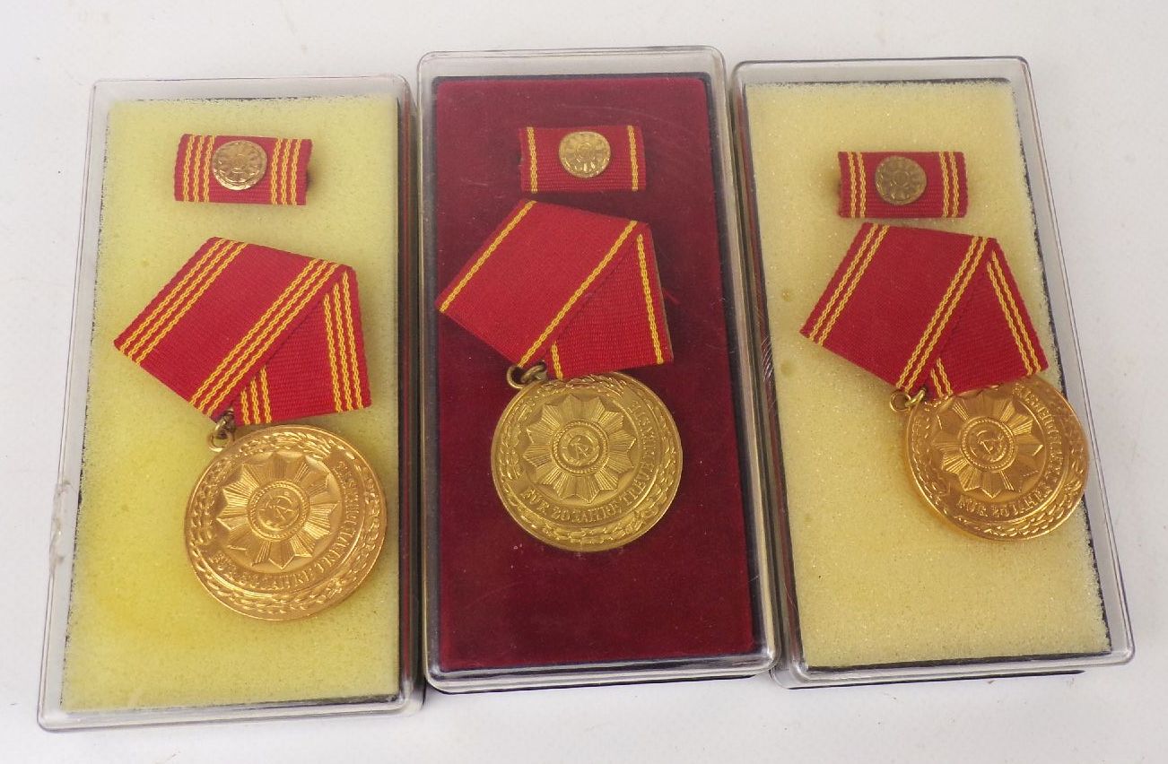 DDR Abzeichen Volkspolizei Für treue Dienste 6 Stück Auszeichnung Etui