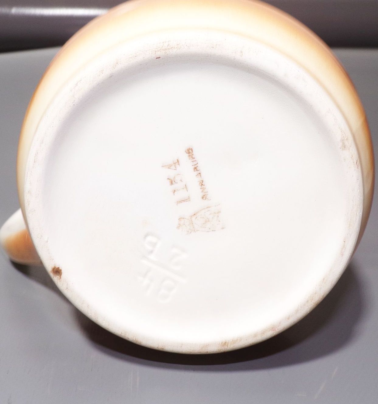 Alter Krug Annaburg Spritzdekor braune Punkte Vintage