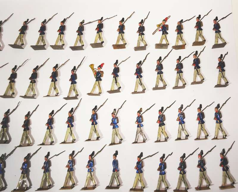 Alte Zinnfiguren Soldaten wohl FAR 12 Zinnsoldaten Marschierer