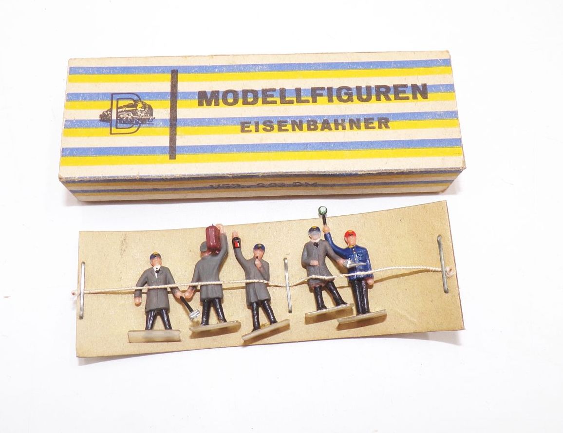Dahmer Modellfiguren Eisenbahner Bahnhofspersonal H0 frühe DDR 
