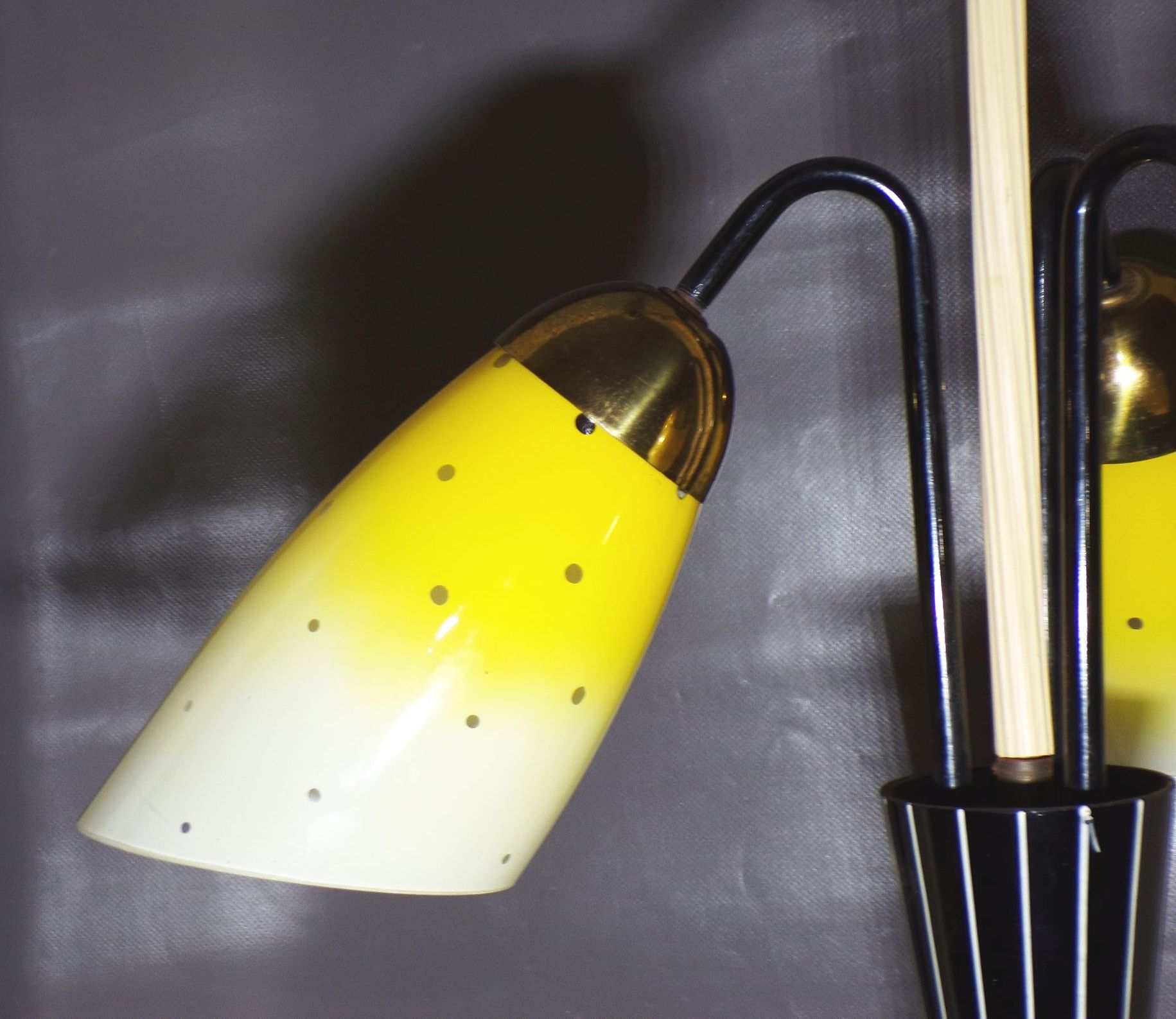 Alte Deckenlampe 3flamig Gelb E27 Rockabilly Leuchte Tütenlampe