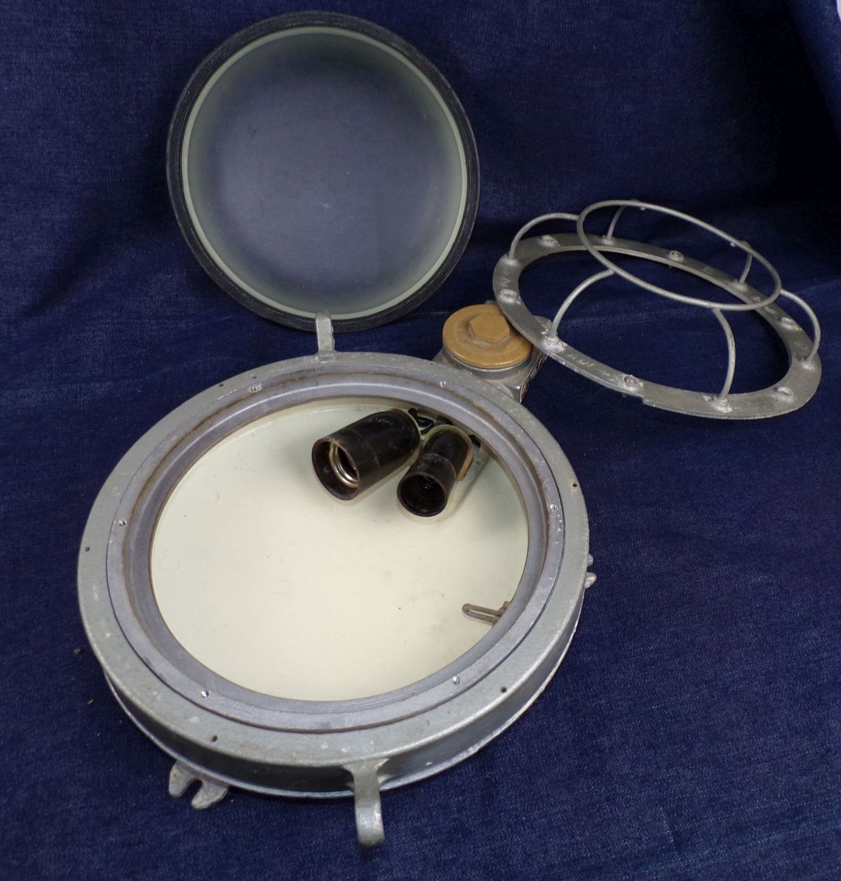 Alte Bunkerleuchte Rund E14 E27 Wandlampe Deckenleuchte Ex Gitter 