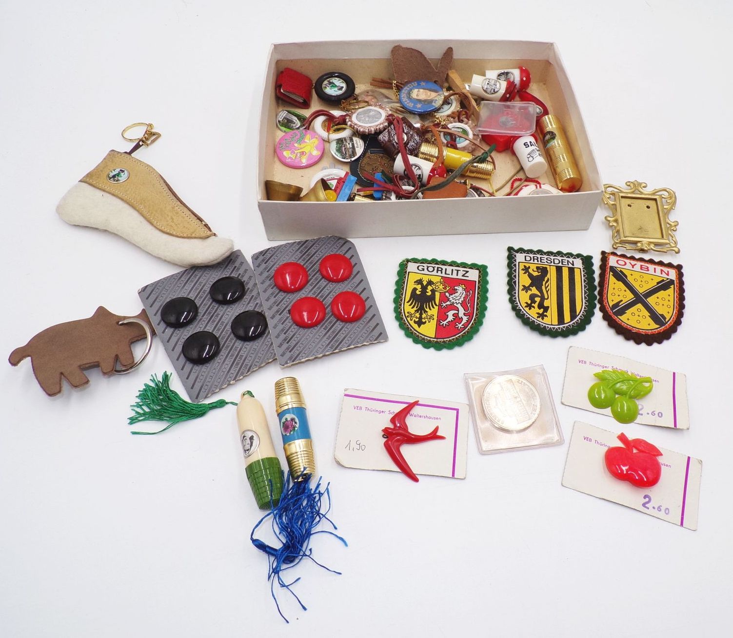Lot DDR Souvenir Nippes Anstecker Anhänger patch button Kompass 