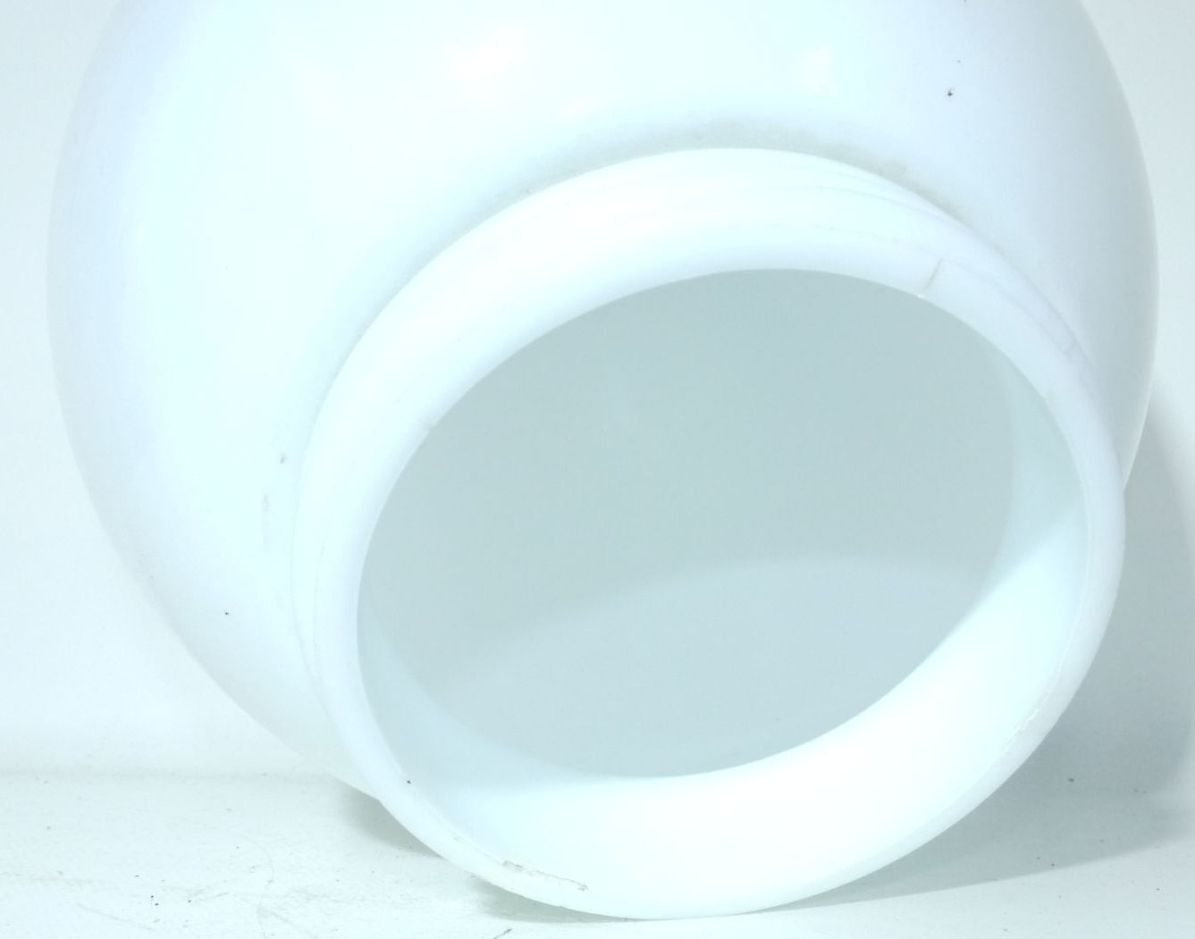 Alte Kugellampe IP41 Glas Weiß Außenlampe Porzellan Fassung