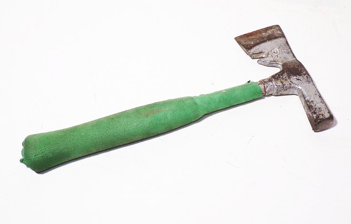 Altes Campingbeil Multifunktion Outdoor Werkzeug vintage