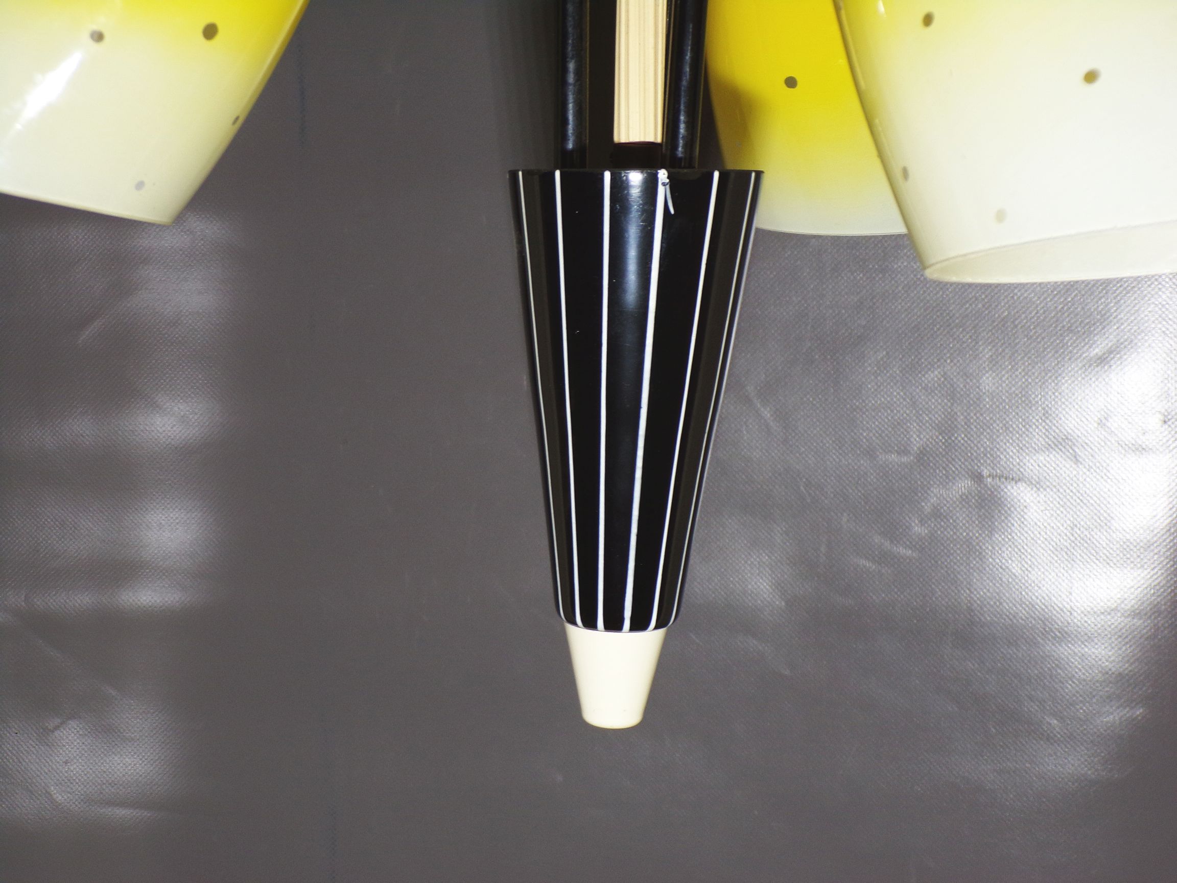 Alte Deckenlampe 3flamig Gelb E27 Rockabilly Leuchte Tütenlampe