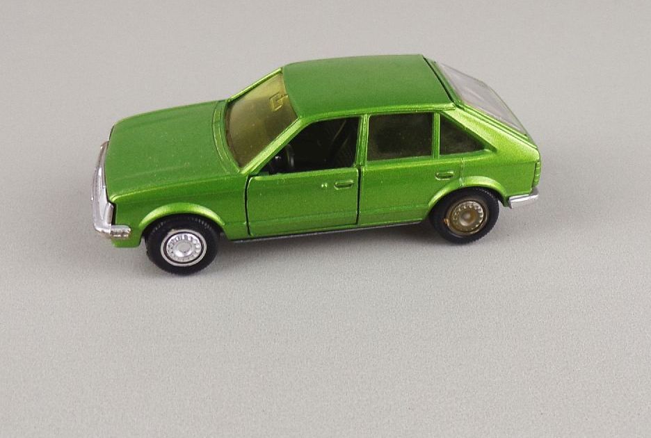 Gama Mini Opel Kadett Limousine 5 Türig grün Vintage Gama Mini Opel Kadett Limousine 5 Türig grün Vintage