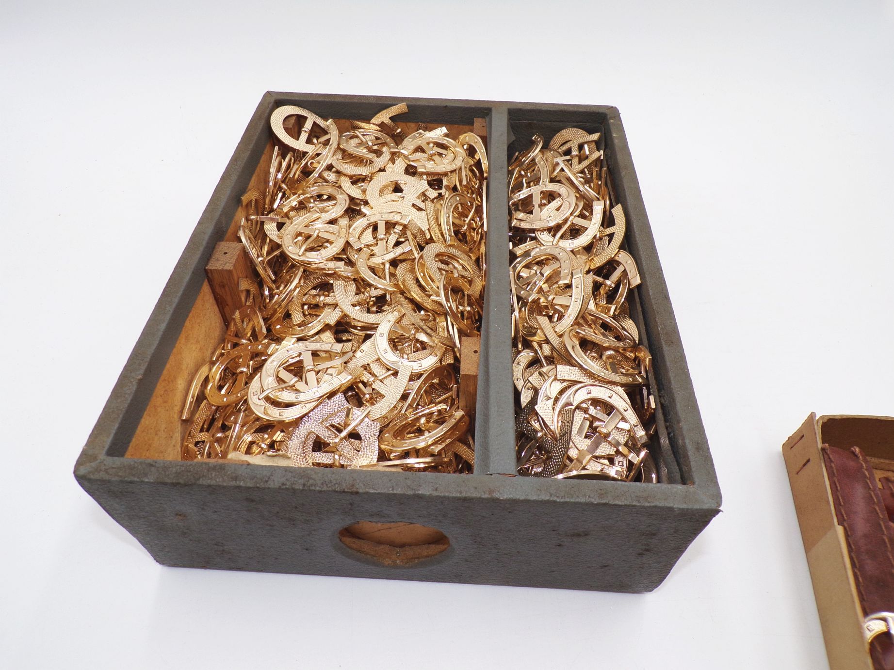 Gürtelschnallen Hufeisen Riemenschnallen Blech Schuster Sattler Konvolut