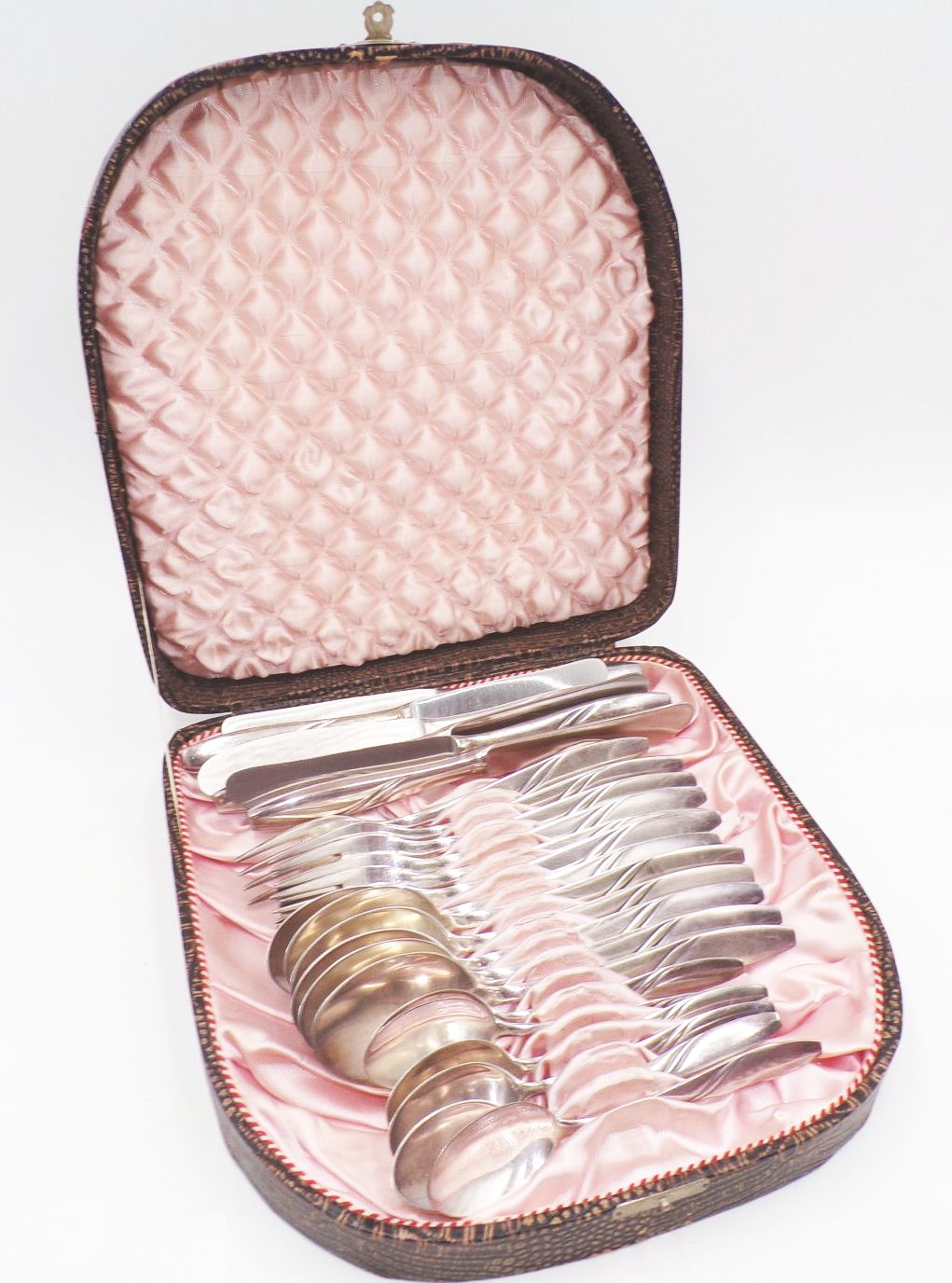 Altes Besteck 90er Auflage 24 Teile Besteckkoffer Altes Besteck 90er Auflage 24 Teile Besteckkoffer