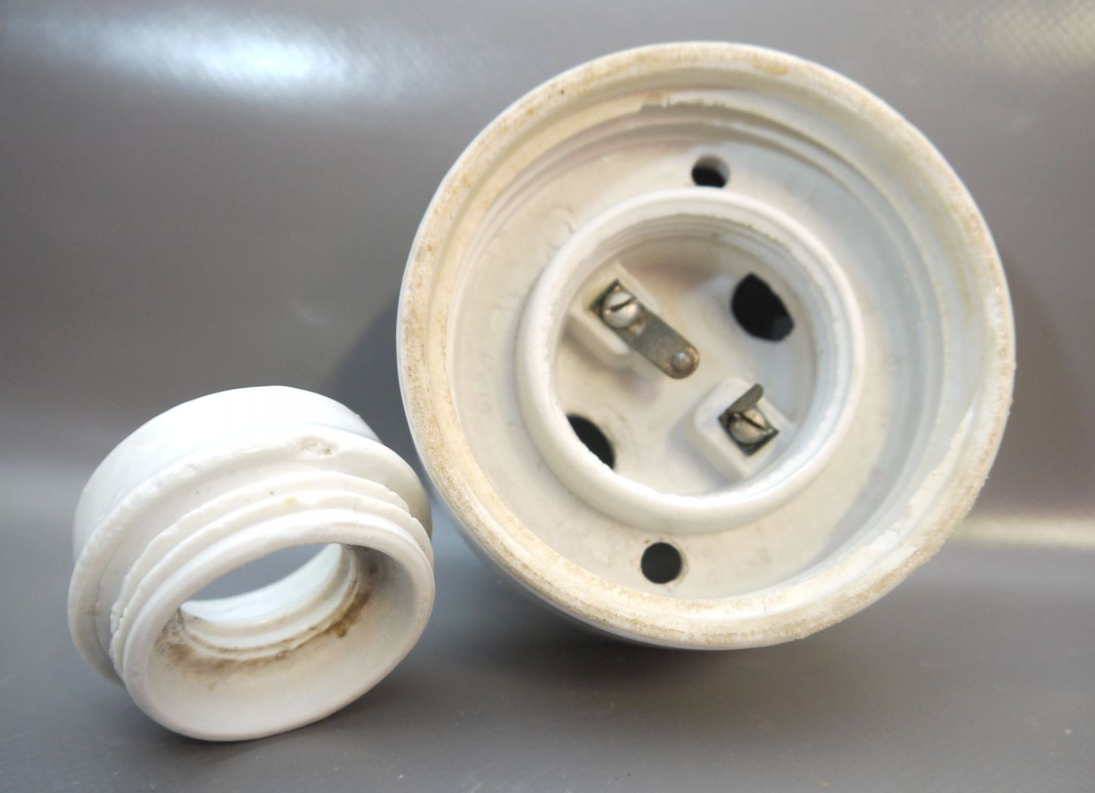  Kugellampe klein Fassung IP41 alte Kellerlampe Porzellan Glas Weiß