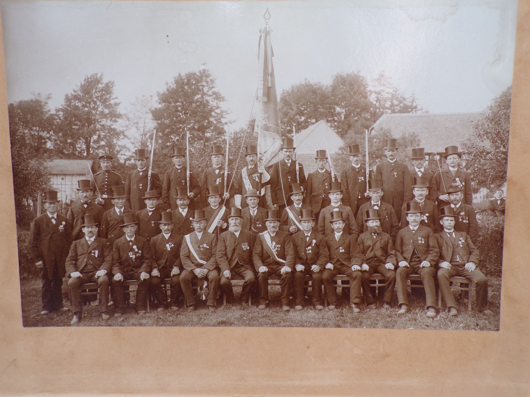 2 x Foto Straßgräbchen Militärverein 1912 1921 mit Historie 2 x Foto Straßgräbchen Militärverein 1912 1921 mit Historie