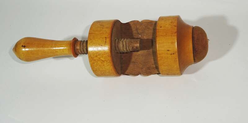 Altes Nähkissen Holz Tischhaltung Nadelkissen Vintage