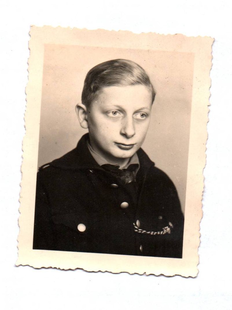 Portraitfoto Junge in Uniform um 1935 Halsknoten