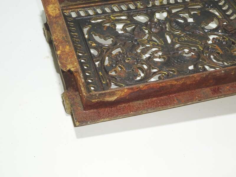 Alte durchbrochene Ofentür Lüftung Gusseisen floral Deko 