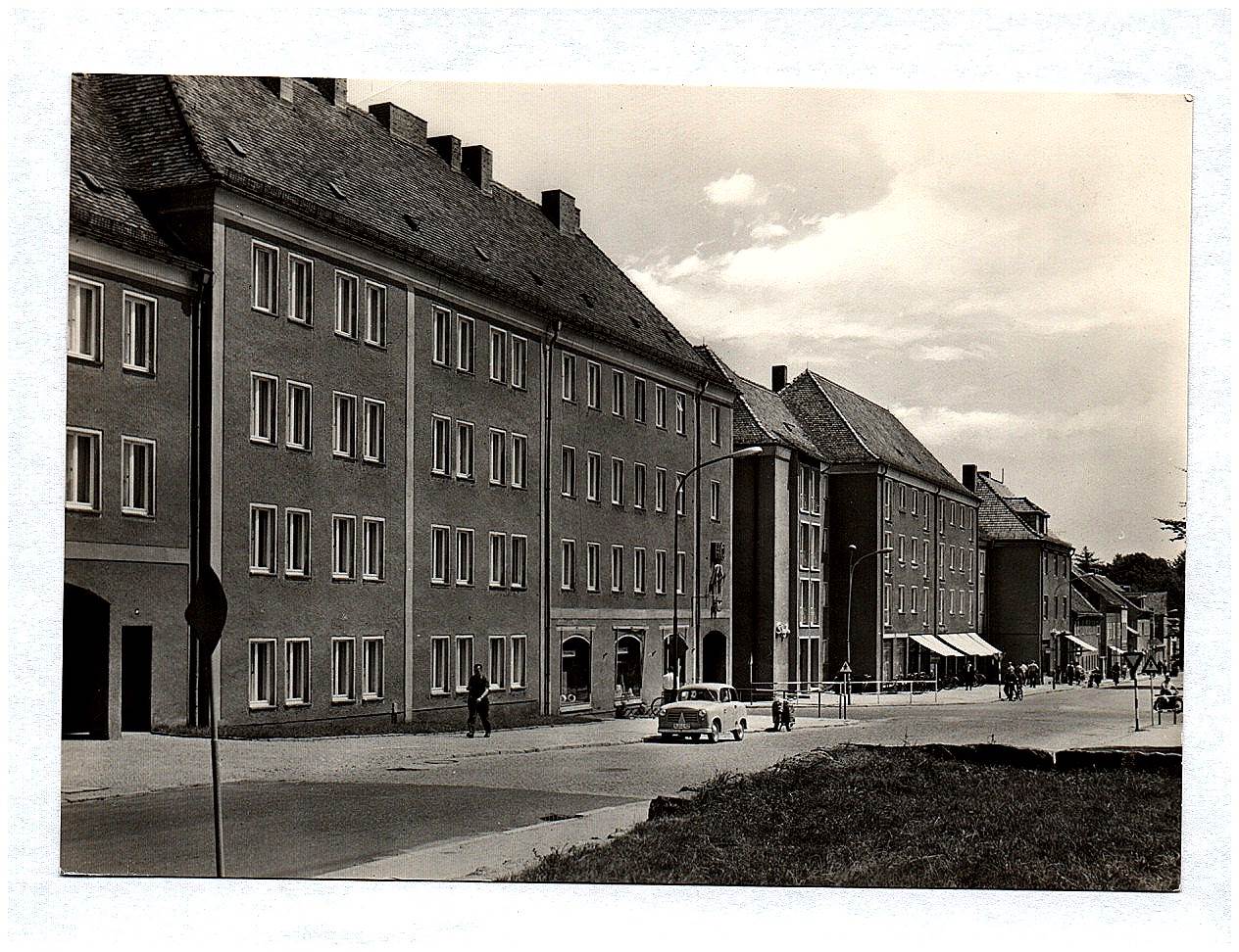 Ak Foto Zinzendorfplatz und Karl Marx Straße Echtfoto Niesky Oberlausiitz Sachsen DDR Ak Foto Zinzendorfplatz und Karl Marx Straße Echtfoto Niesky Oberlausiitz Sachsen DDR