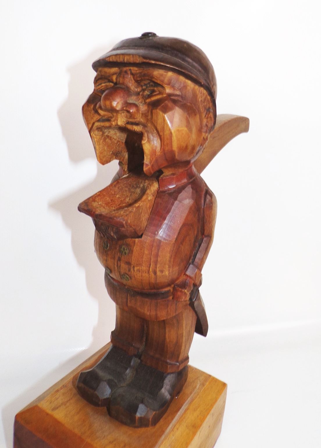 Altes Nussknacker handgeschnitzt Soldat Pickelhaube Säbel um 1900