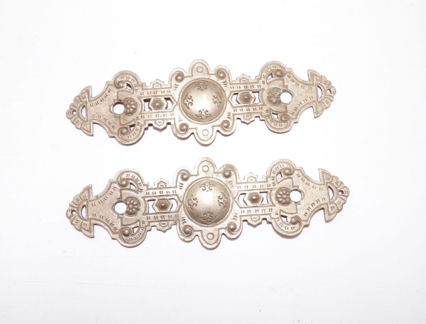 Alte Möbelbeschläge 2 Stück Kommode Beschlag 1880 er Restaurierungsbedarf