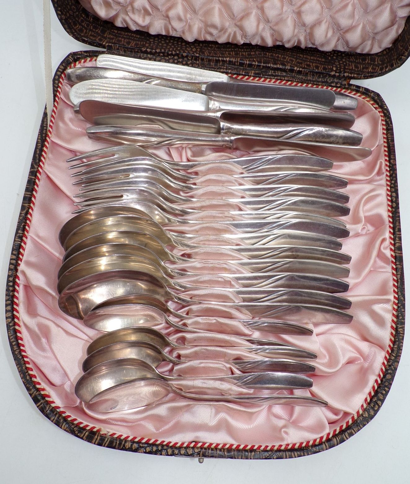 Altes Besteck 90er Auflage 24 Teile Besteckkoffer 