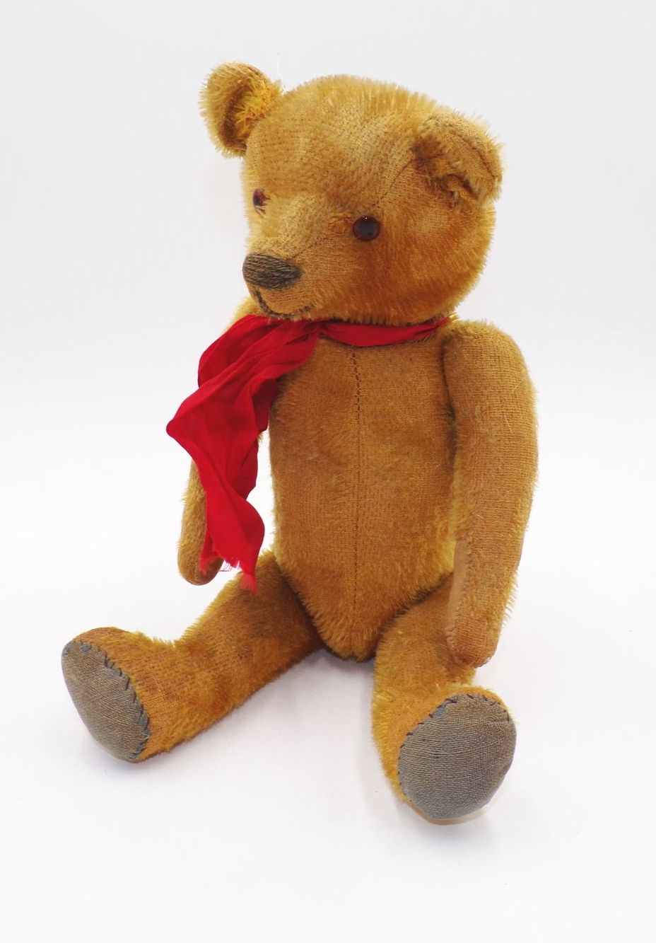 Alter Teddybär mit Glasaugen