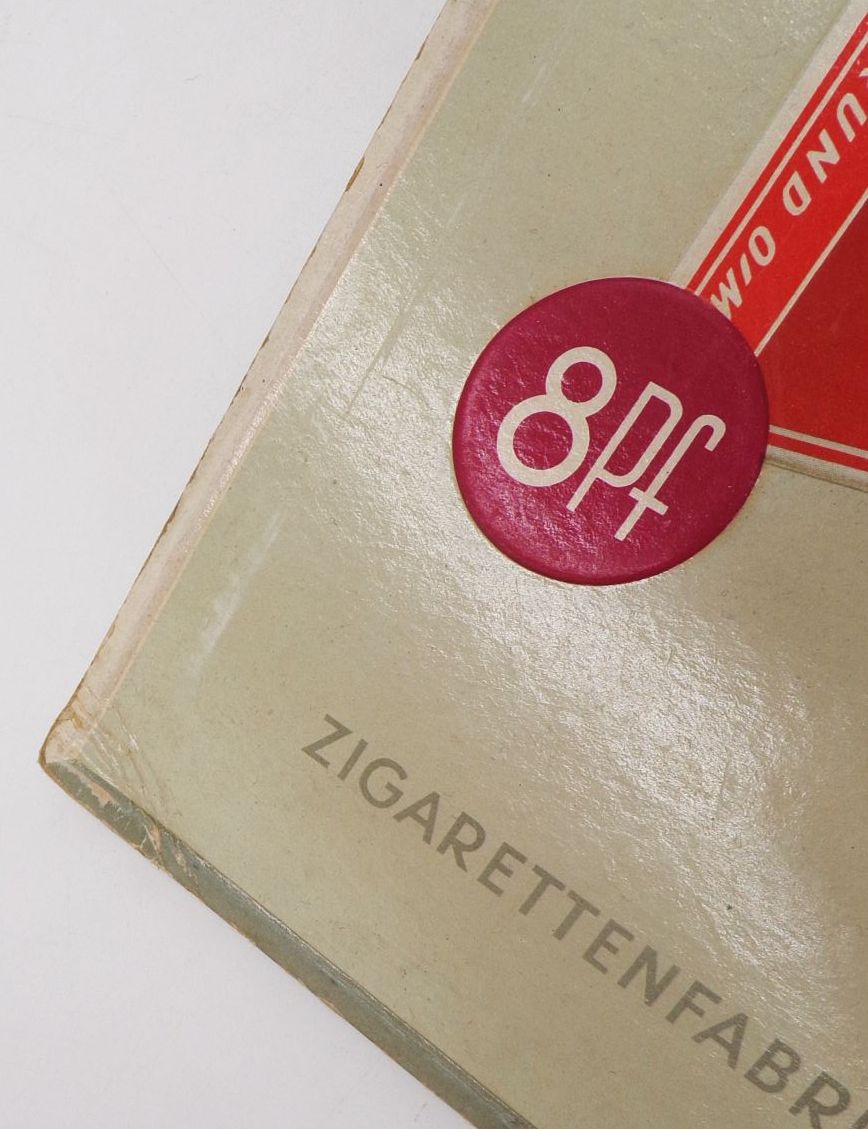 Altes Pappschild Die Neue Capri Zigarette Anhalt GmbH Oranienbaum Hahnemann Altes Pappschild Die Neue Capri Zigarette Anhalt GmbH Oranienbaum Hahnemann
