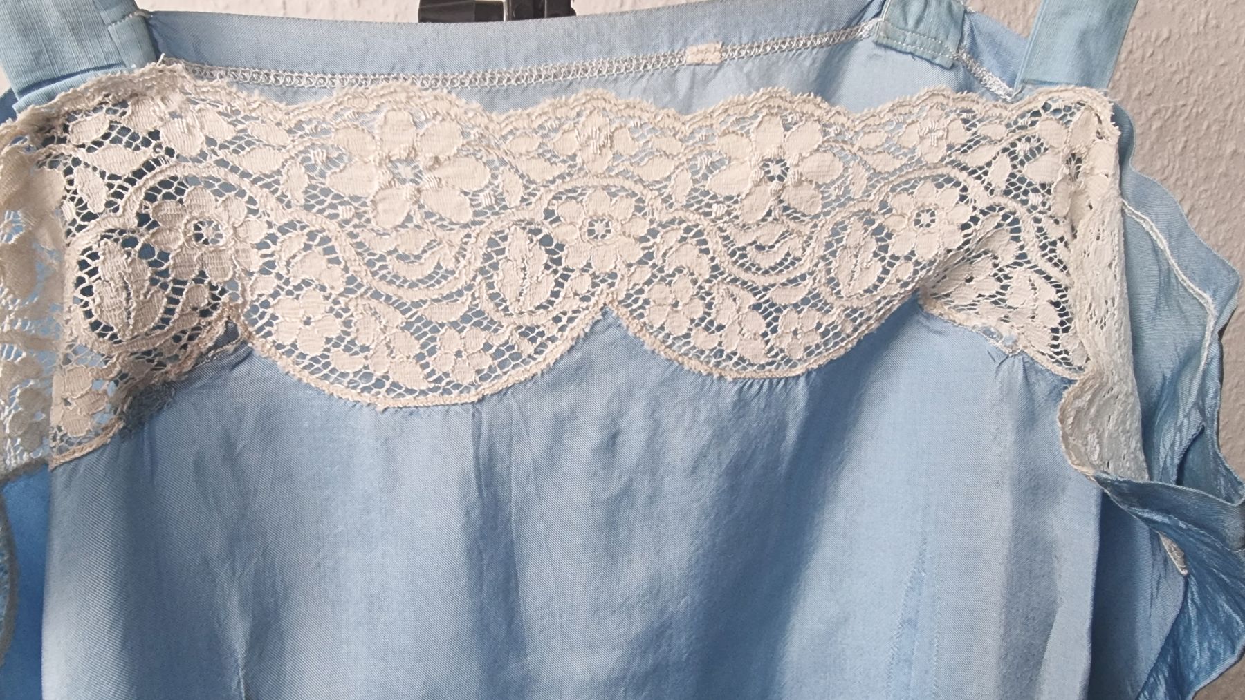 Negligee Damen Unterhemd Vintage hellblau weiß altes Nachthemd Unterrock Negligee Damen Unterhemd Vintage hellblau weiß altes Nachthemd Unterrock