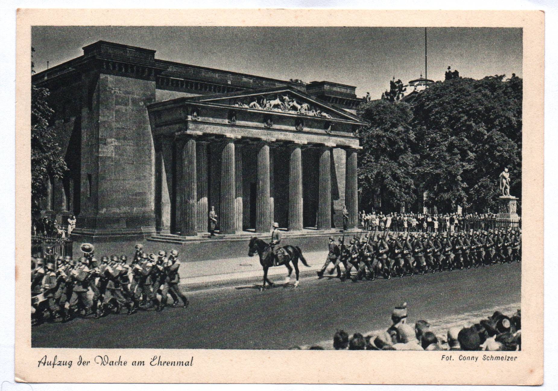 Ak Aufzug der Wache am Ehrenmal Soldaten Marsch Reichshauptstadt Berlin