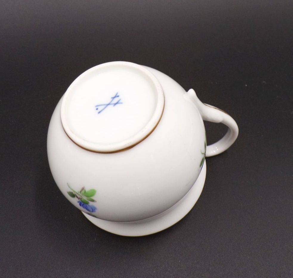 Altes Meissen Porzellan Tasse Untertasse blaue Blume Schwanenhals Altes Meissen Porzellan Tasse Untertasse blaue Blume Schwanenhals