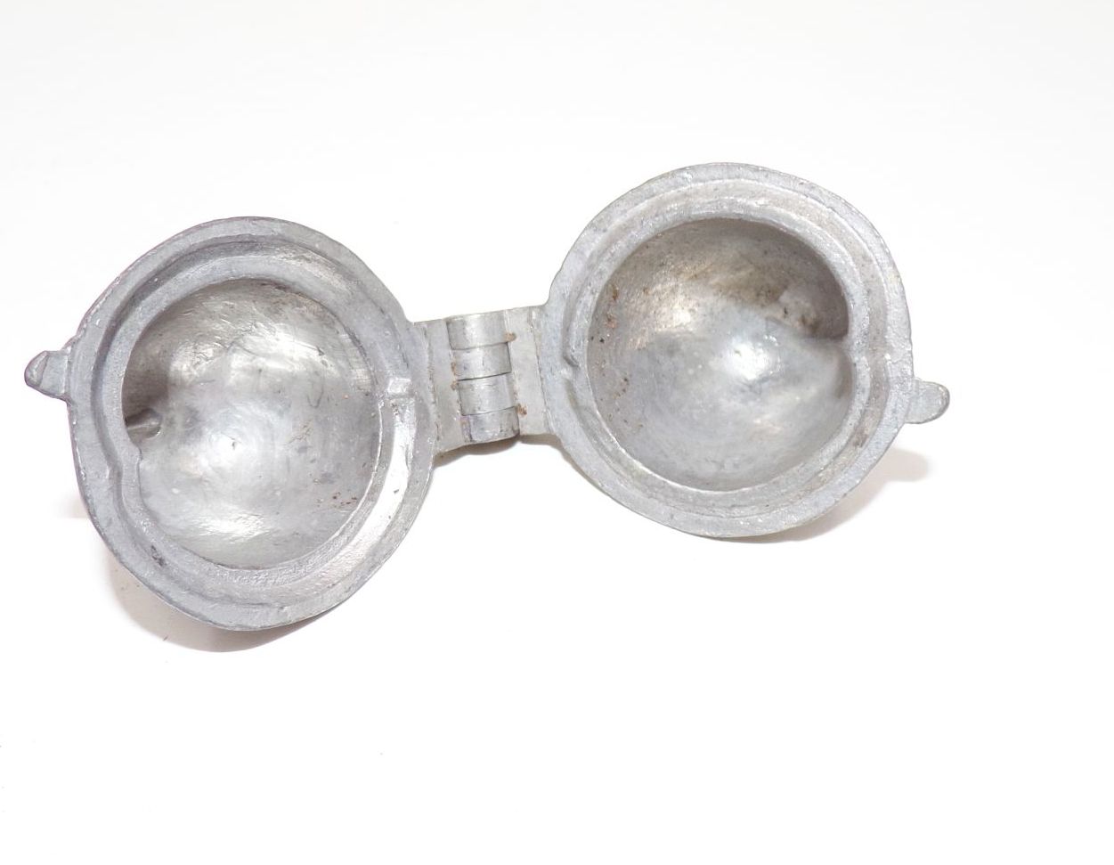 Old Marzipanform Nuss Form aus Zinn Konditorform 