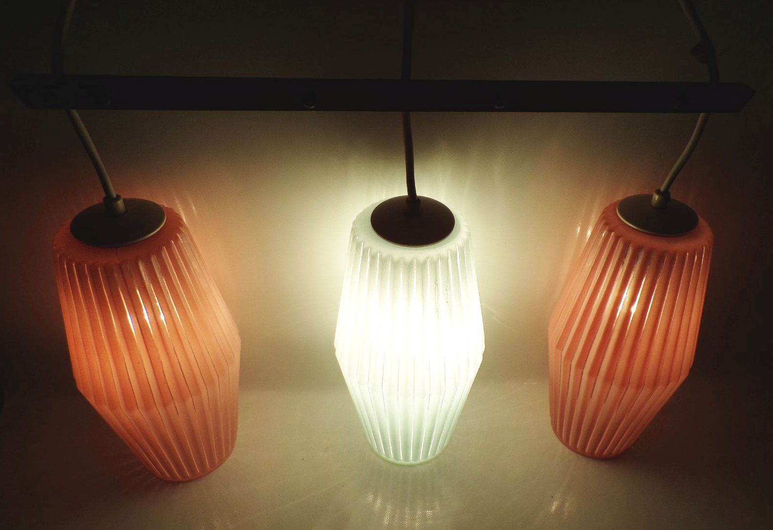 Alte Deckenleuchte Blau Rosa Pastell 3flamig E27 Pendelleuchte Alte Deckenleuchte Blau Rosa Pastell 3flamig E27 Pendelleuchte