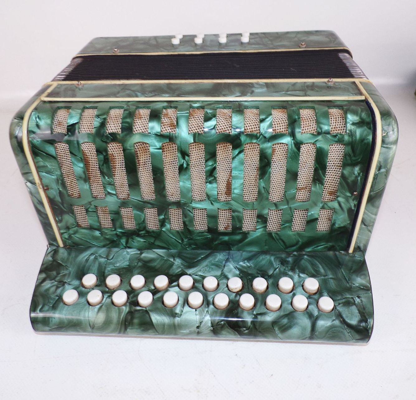 Altes Akkordeon Paul Fischer Klingenthal Originalkarton Altes Akkordeon Paul Fischer Klingenthal Originalkarton