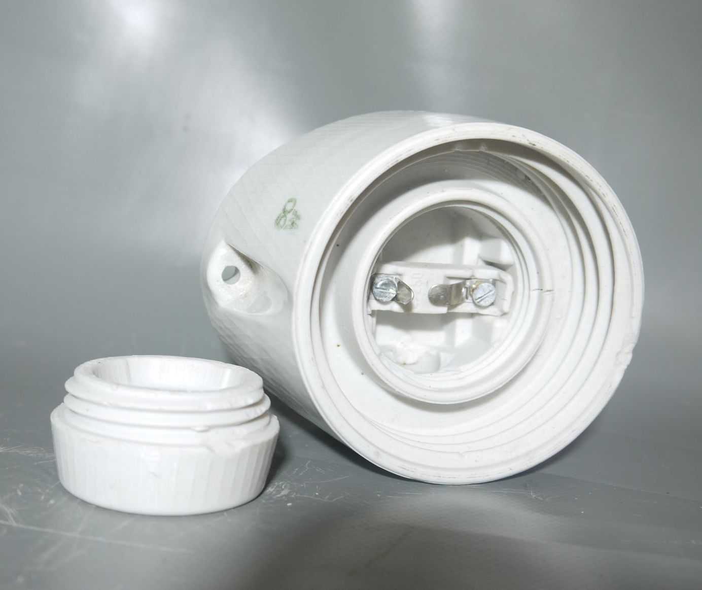 Alte Kugellampe klein Weiß Kellerlampe Glas Lampe Porzellan Fassung