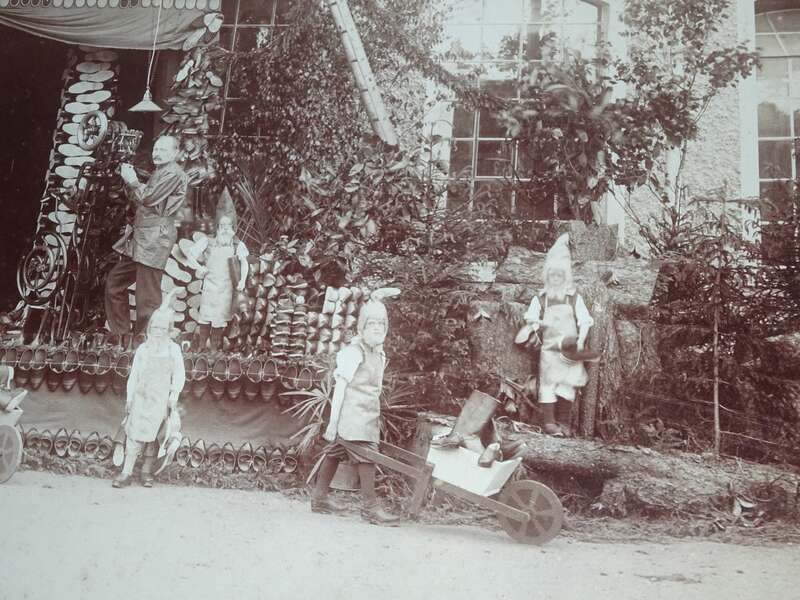 Pappfoto Seifhennersdorf 1907 August Oppelt Schuster Zwerge Königsbesuch Foto